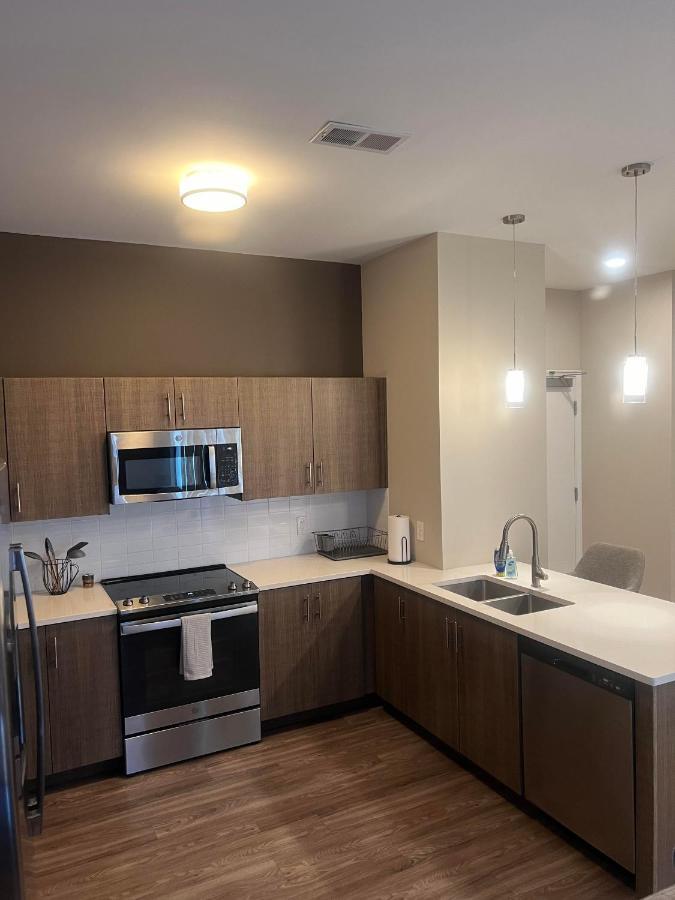 End Of Summer Deals!! Modern 2 Bed 1 Bedroom In Heart Of Midtown Kansas City! Bagian luar foto