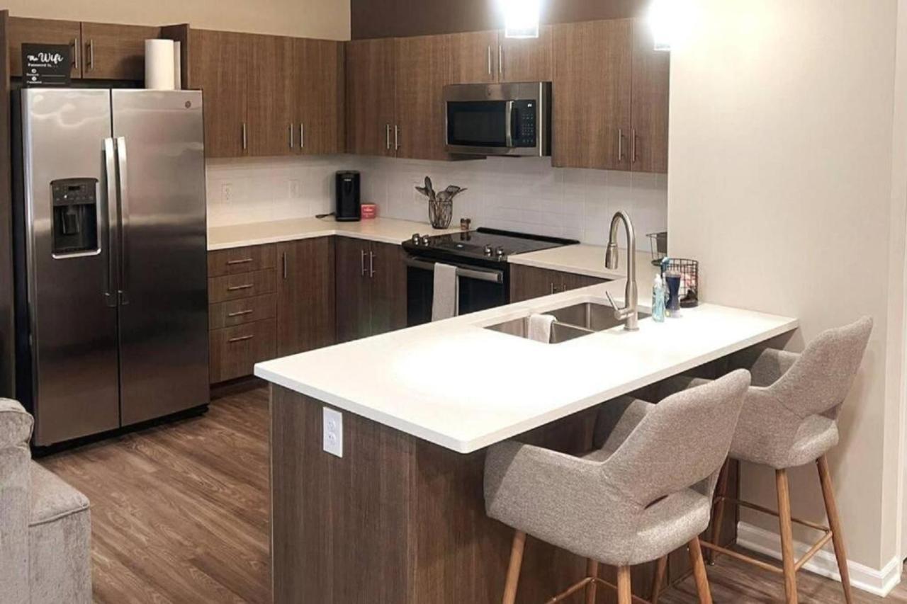 End Of Summer Deals!! Modern 2 Bed 1 Bedroom In Heart Of Midtown Kansas City! Bagian luar foto