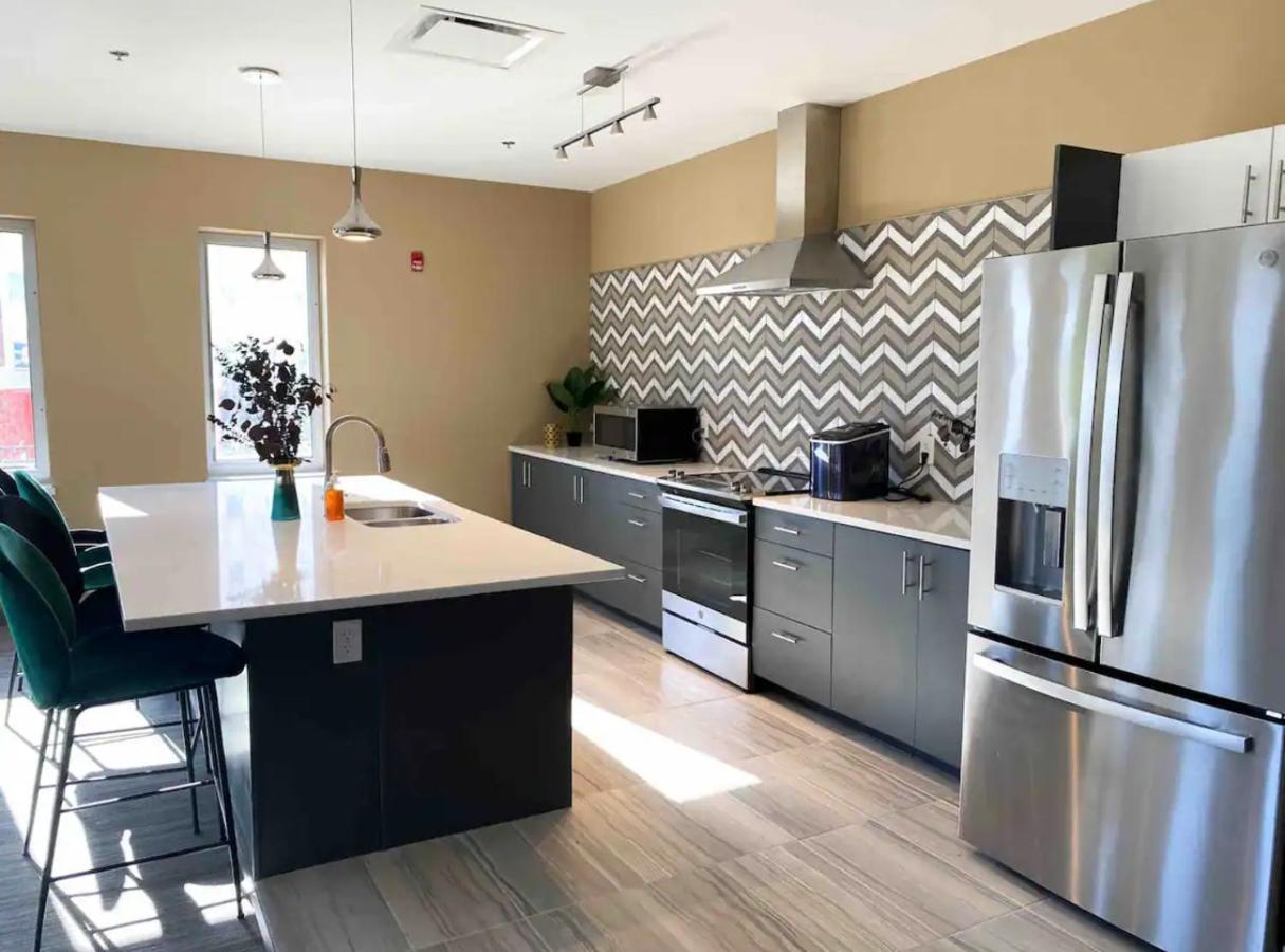 End Of Summer Deals!! Modern 2 Bed 1 Bedroom In Heart Of Midtown Kansas City! Bagian luar foto